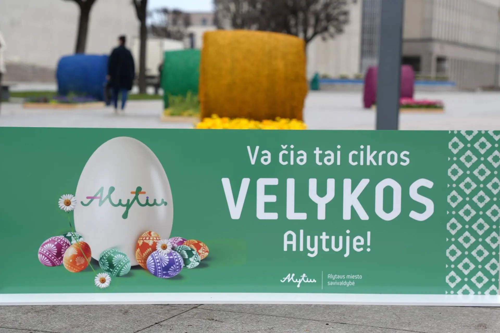Rotušės aikštė jau puošiasi šv.Velykoms