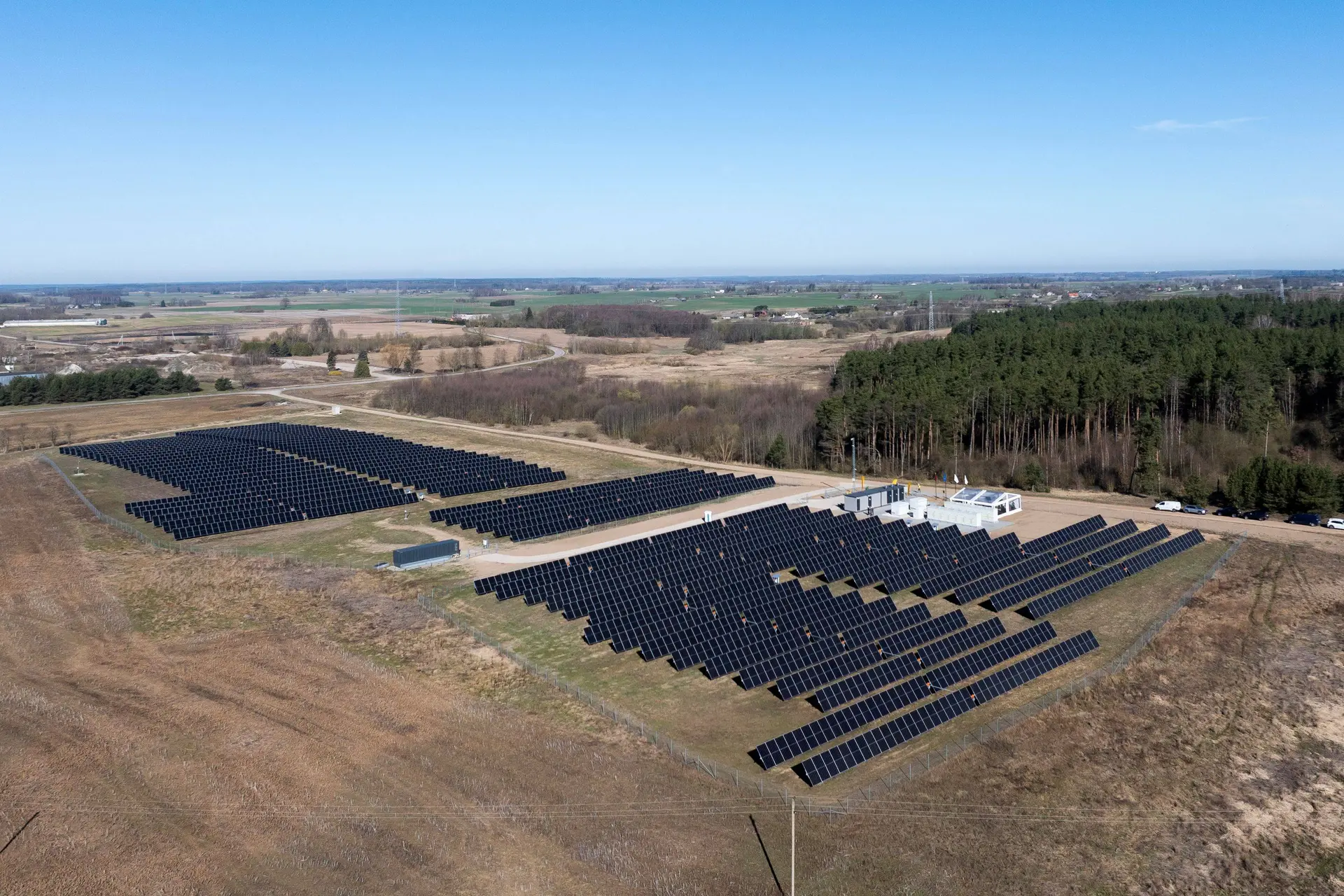 Nutolusias saulės elektrines įsigiję gyventojai prašymus paramai gali teikti iki vasaros pabaigos