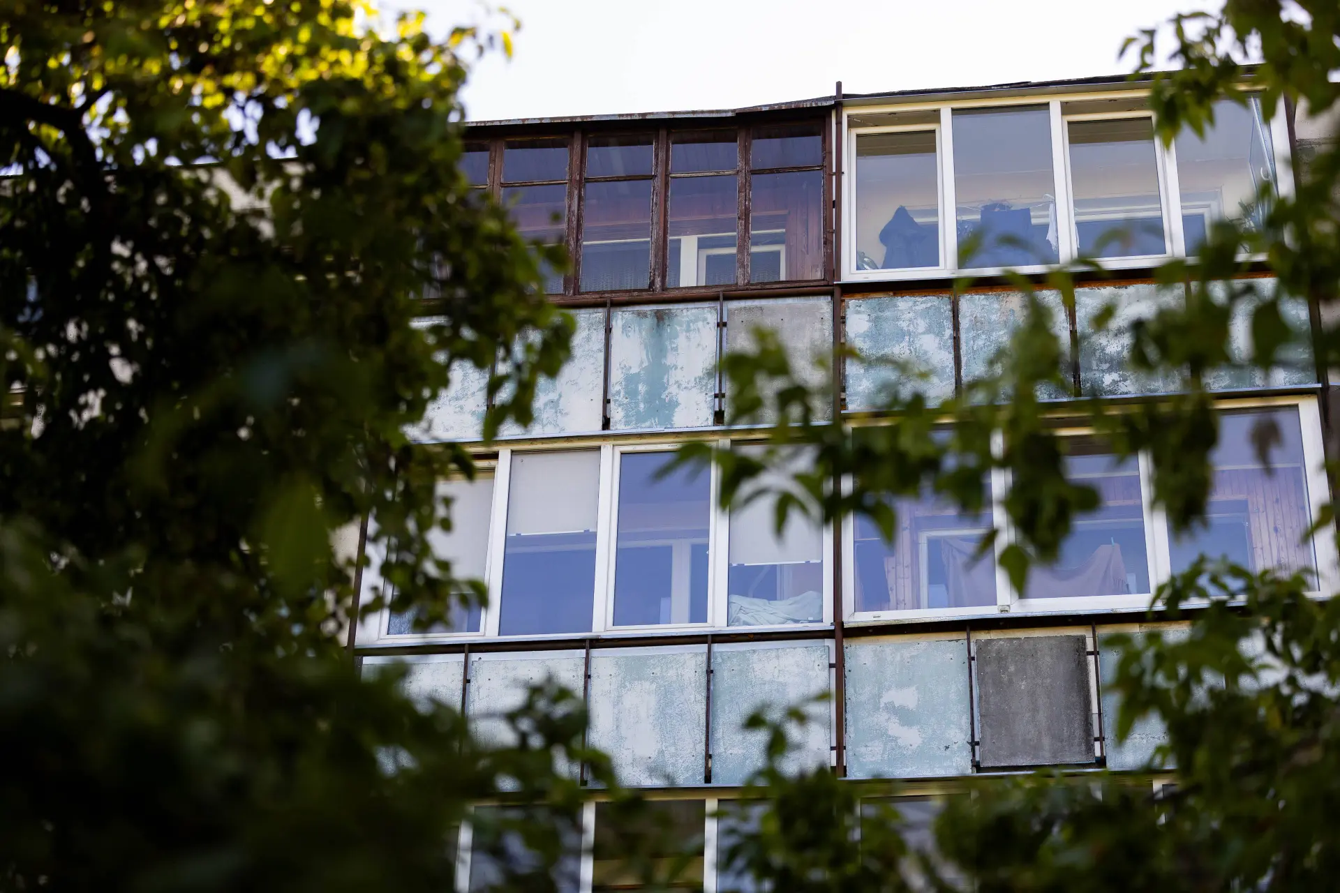 Vyras nepažįstamojo buvo apšaudytas iš namo balkono