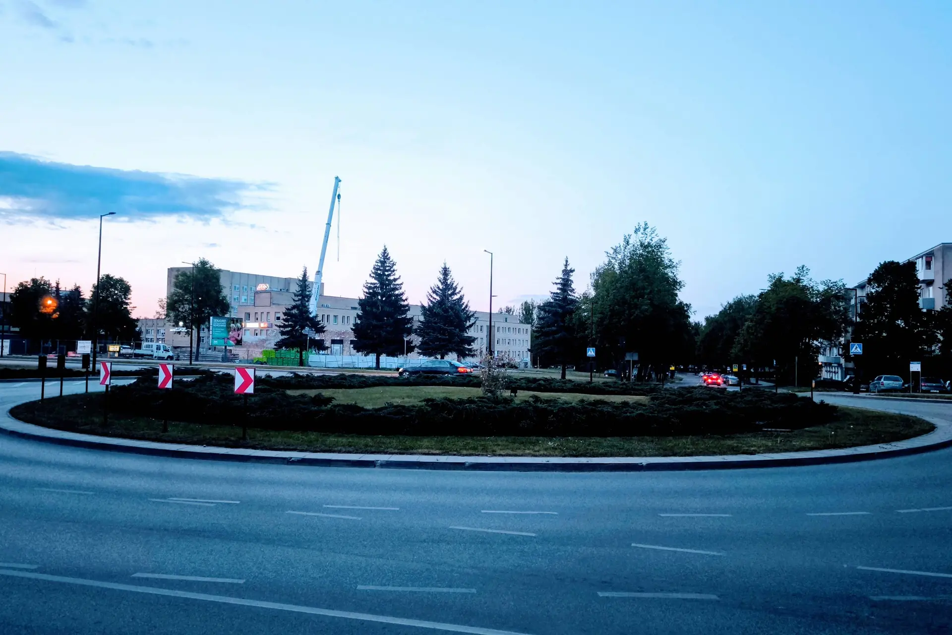 Naktį Lietuvoje fiksuotas sniegas, dieną laukiama perkūnijos