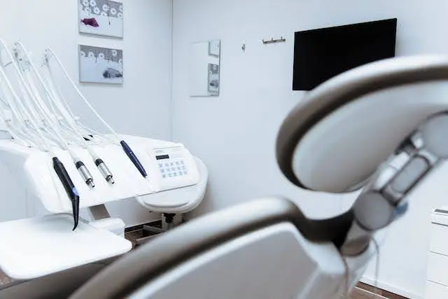 Odontologijos psichologija: kaip dantų būklė formuoja mūsų gyvenimo kokybę