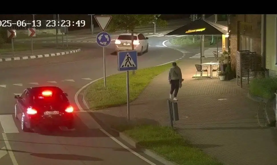 Dėl padegimo Alytuje policija prašo atpažinti asmenį