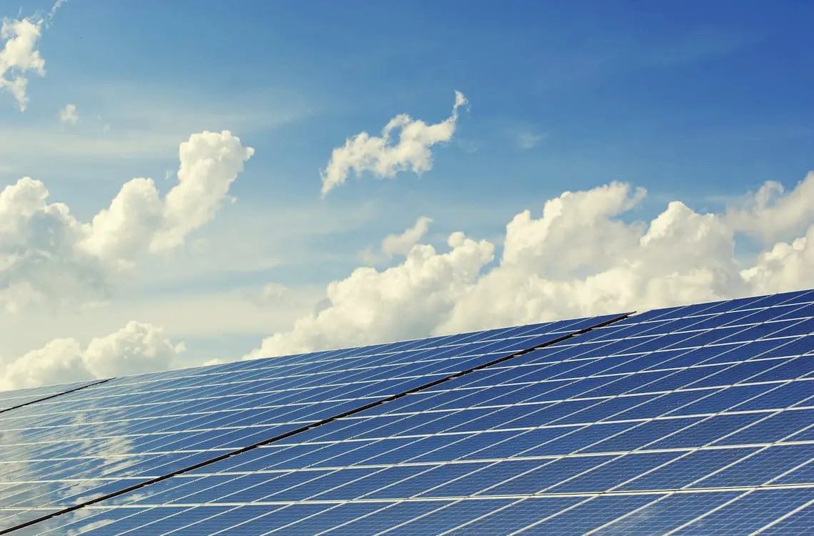 Valstybės parama saulės elektrinėms Lietuvoje: ką būtina žinoti?