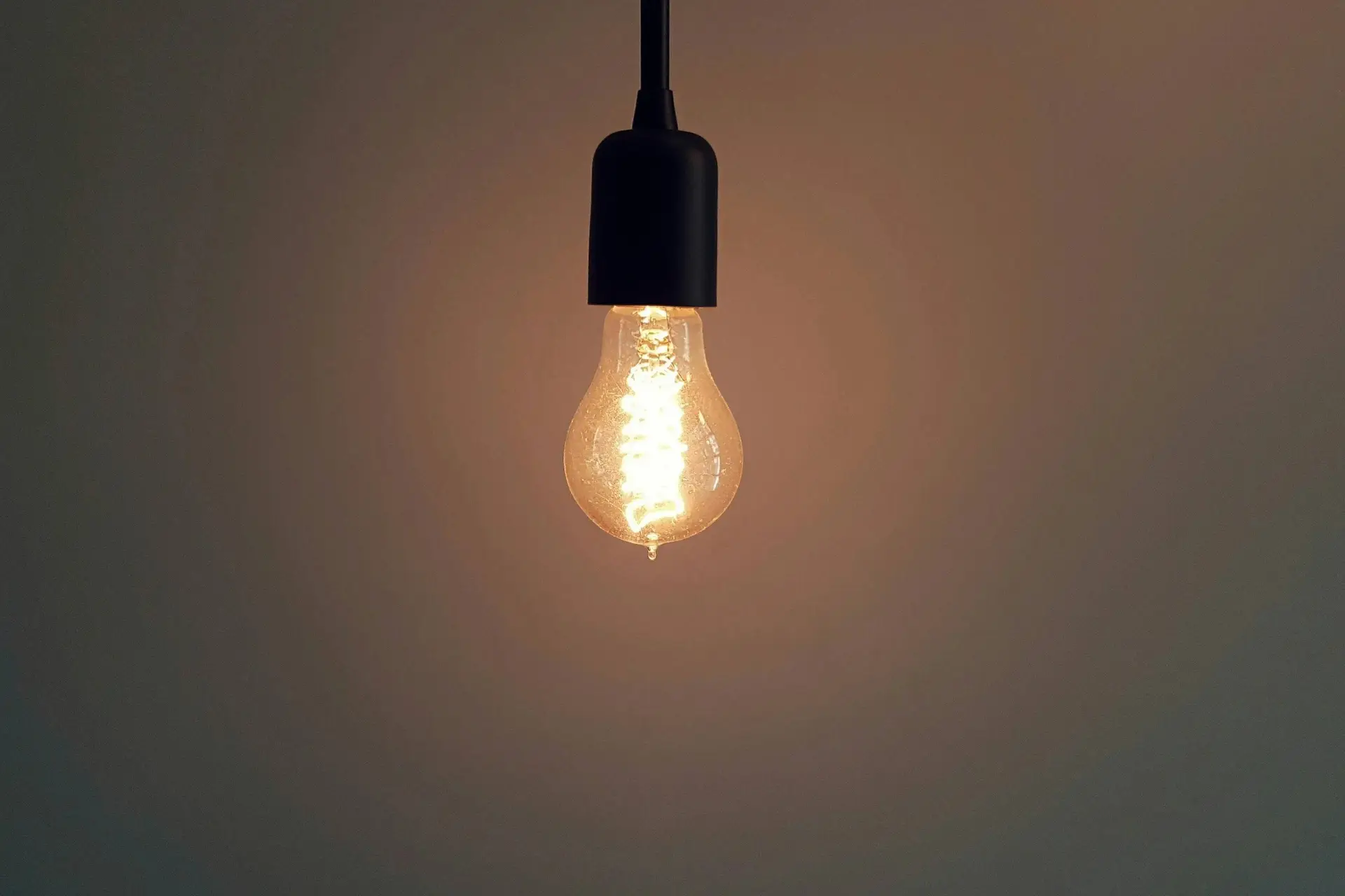 Kodėl mano sąskaita už elektrą nesutampa su „vidutine biržos kaina“?