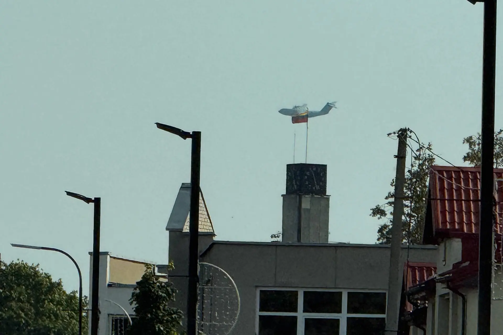 NATO pajėgų karo lėktuvas suko ratus virš Alytaus/ VIDEO