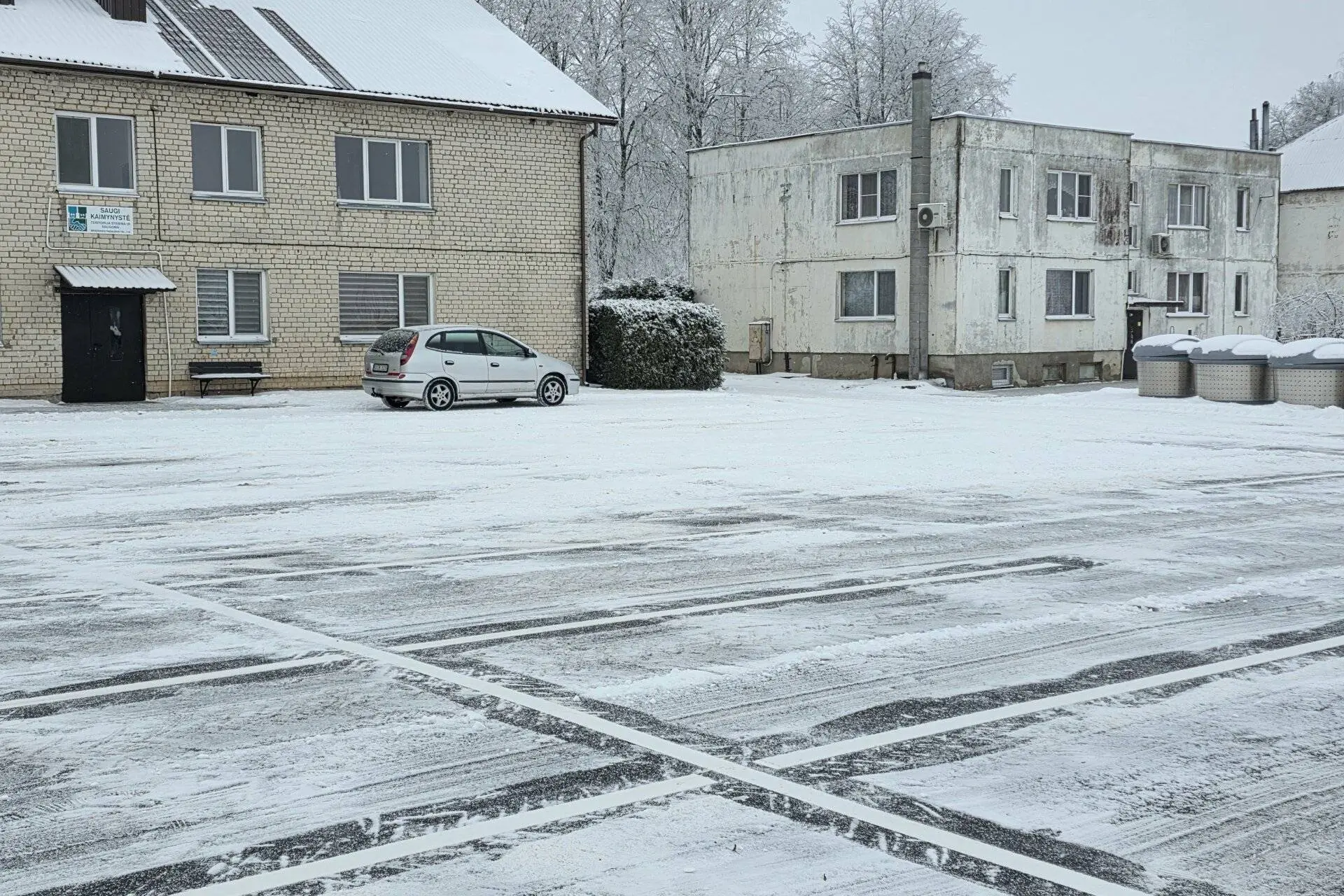 Vietoje žvyro ir duobių – naujos automobilių stovėjimo aikštelės gyventojams