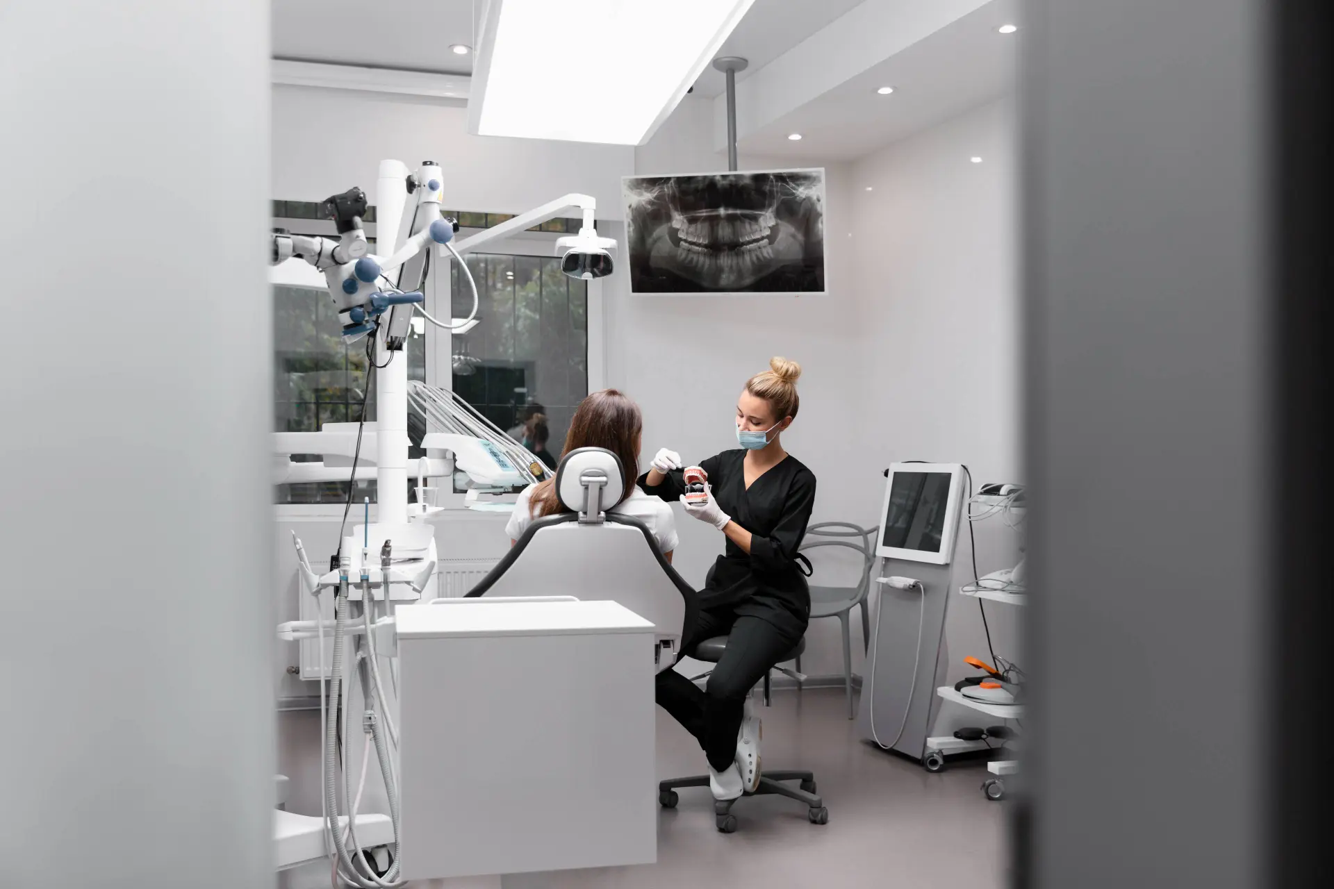 TOP-10 klinikos dantų laminatėms Vilniuje
