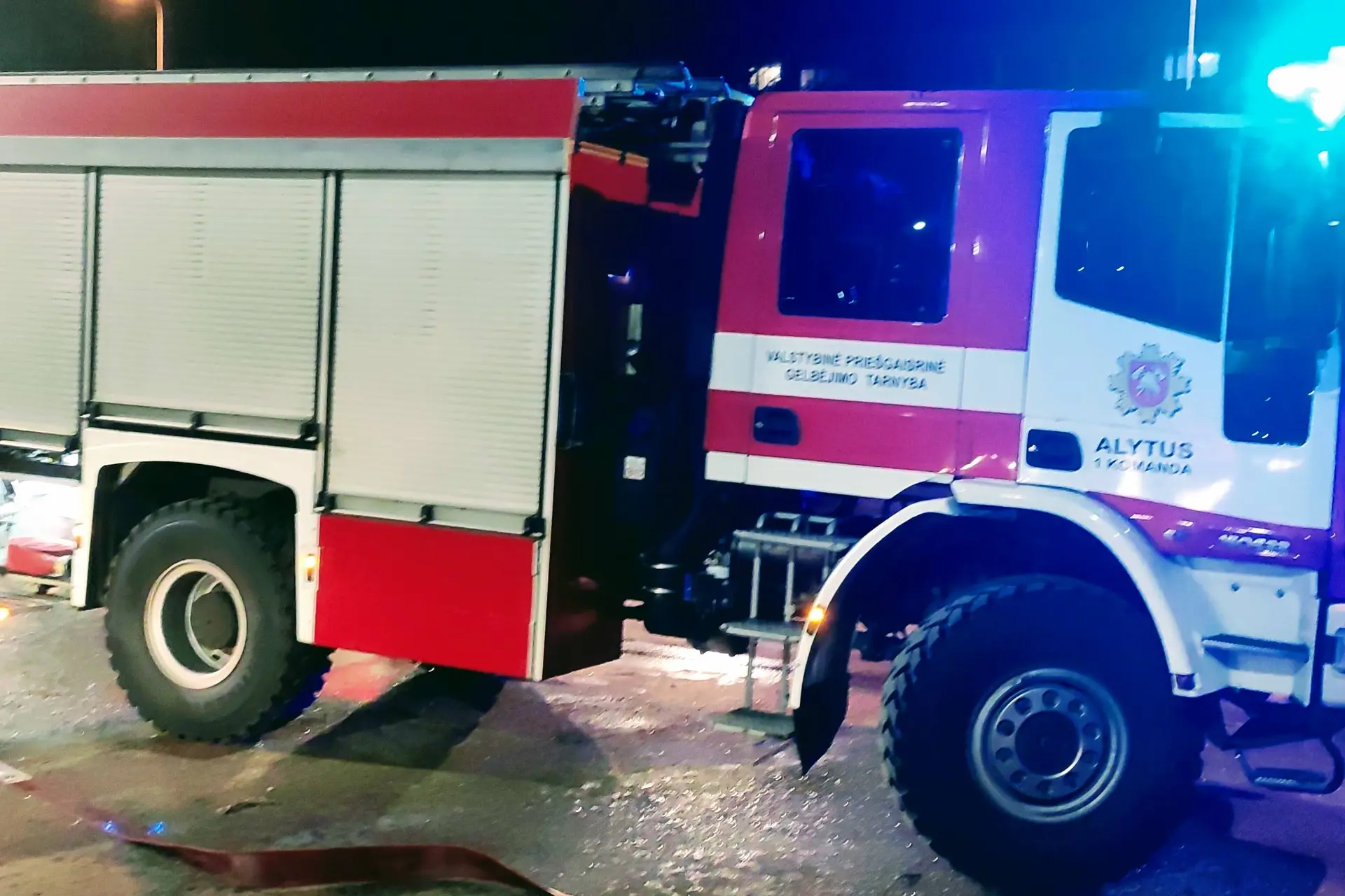 Alytuje ugniagesiai „gelbėjo“ ant užšalusio Nemuno gulintį manekeną