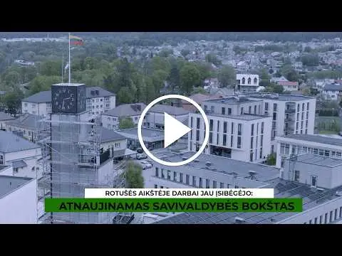 Rotušės aikštėje darbai jau įsibėgėjo: atnaujinamas savivaldybės pastatas
