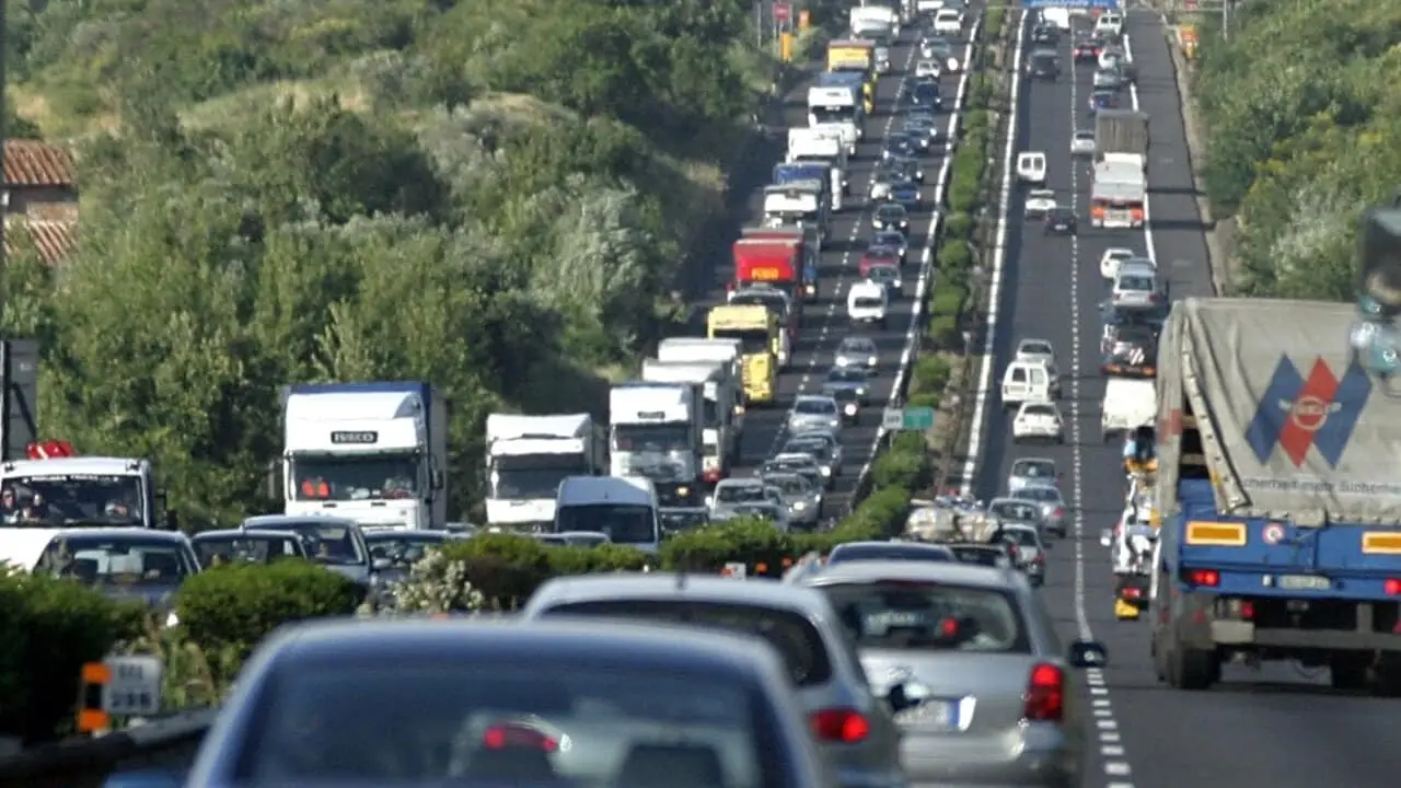 traffico autostrada lapresse
