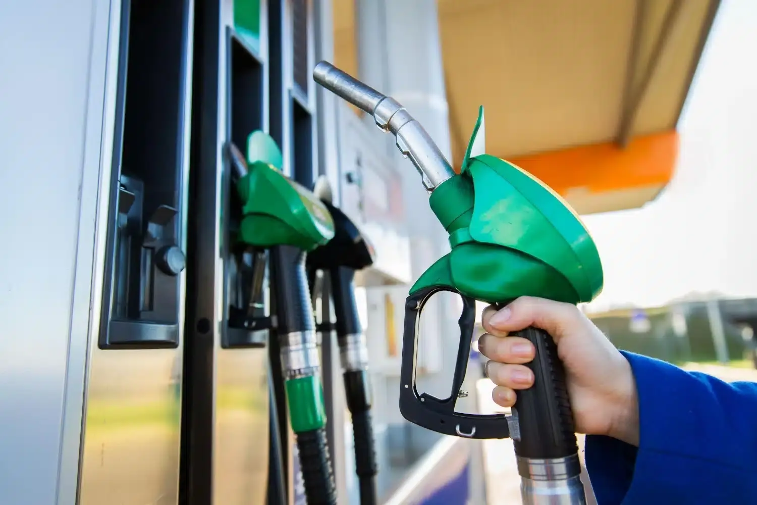 distributore carburante pompa