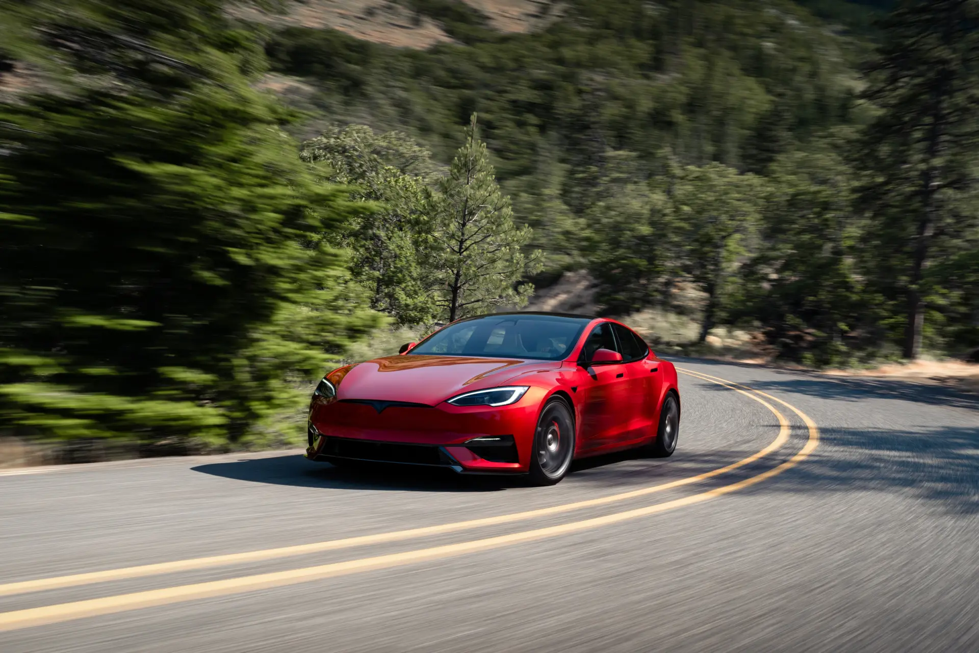 tesla model s plaid rossa 2026 dinamica
