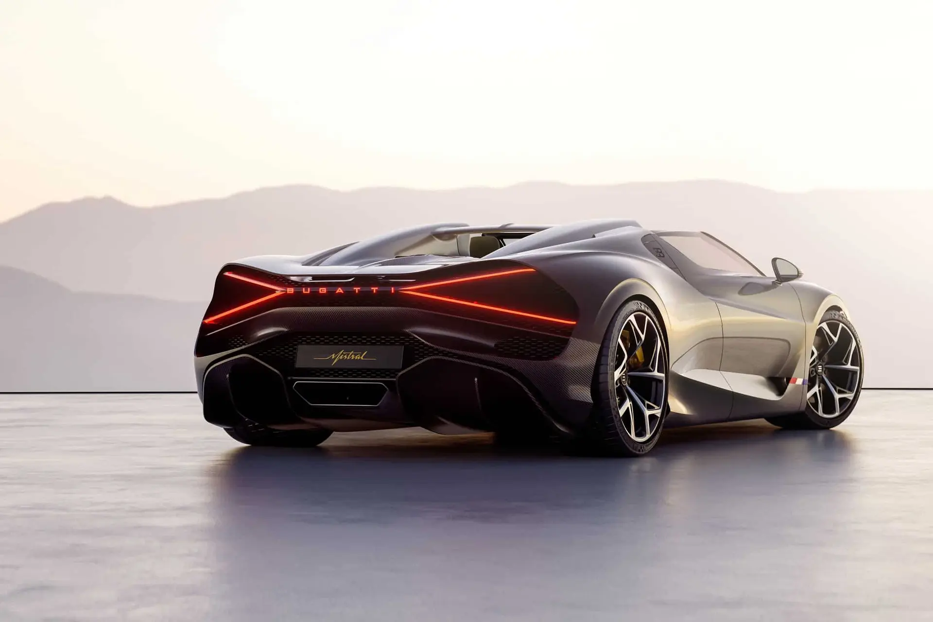 bugatti w16 mistral posteriore