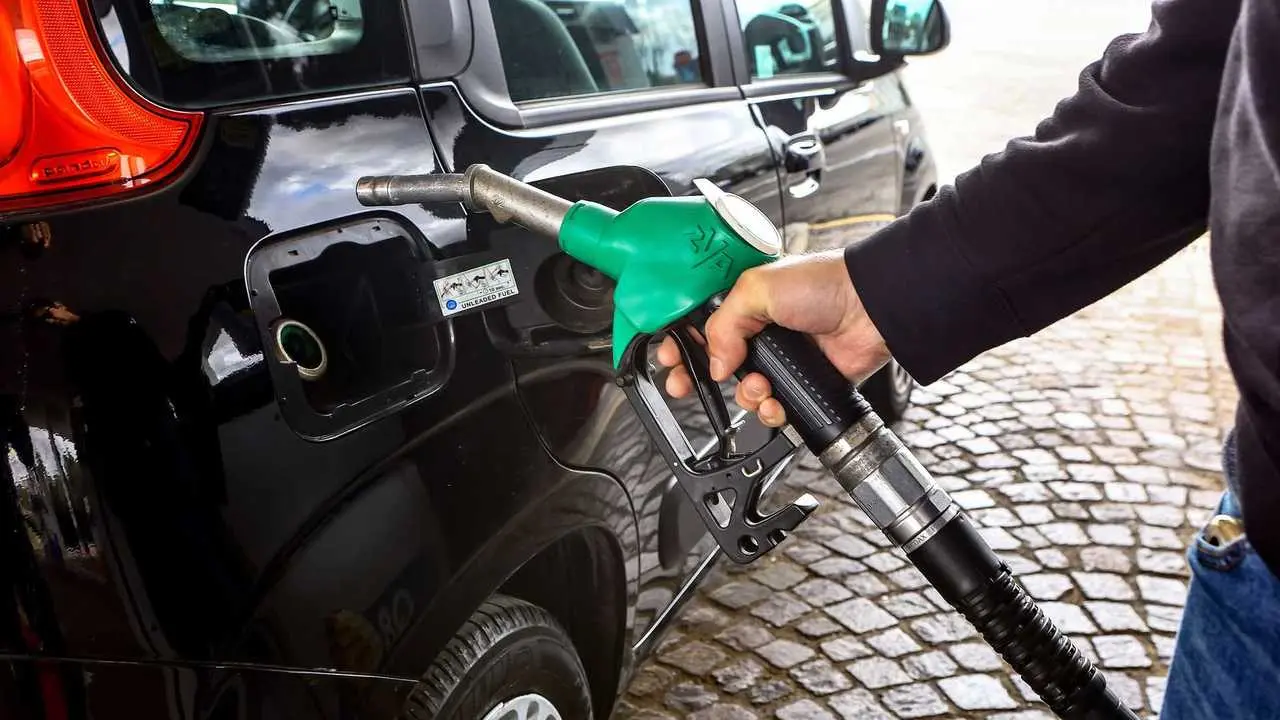 foto prova confronto dacia spring elettrica vs fiat panda benzina