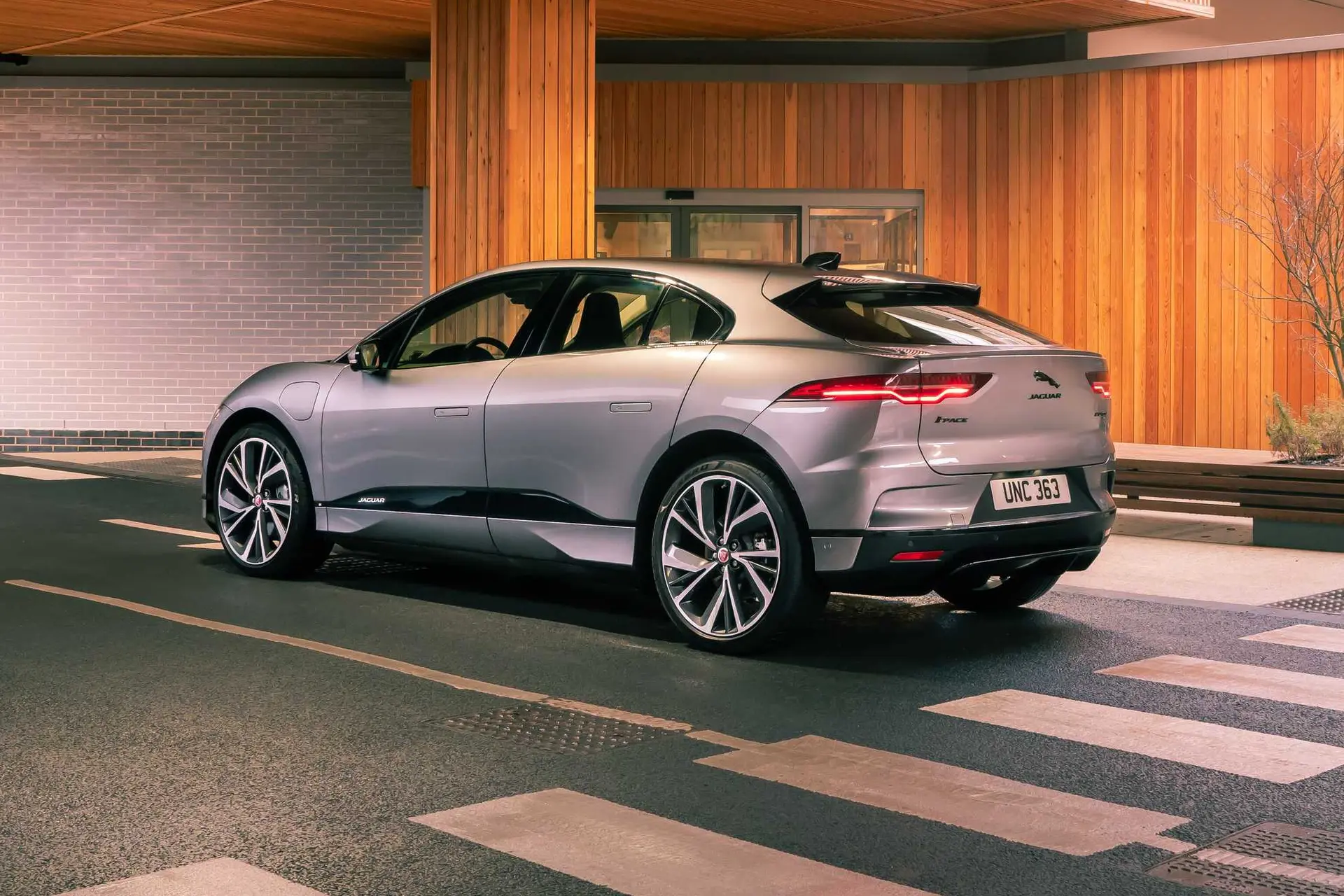 jaguar i pace ev400 awd s black pack 6