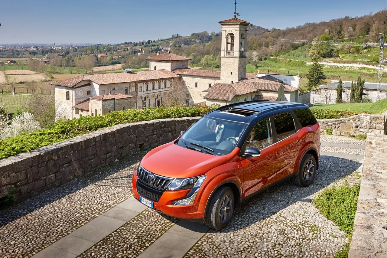 mahindra xuv500 w10low