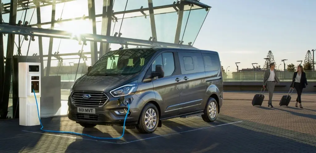 nuovo ford tourneo custom plug in hybrid 2020 1024x496 1