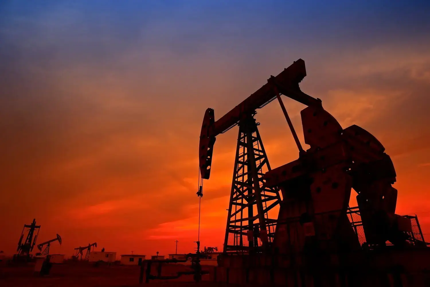 petrolio raffineria estrazione macchinario