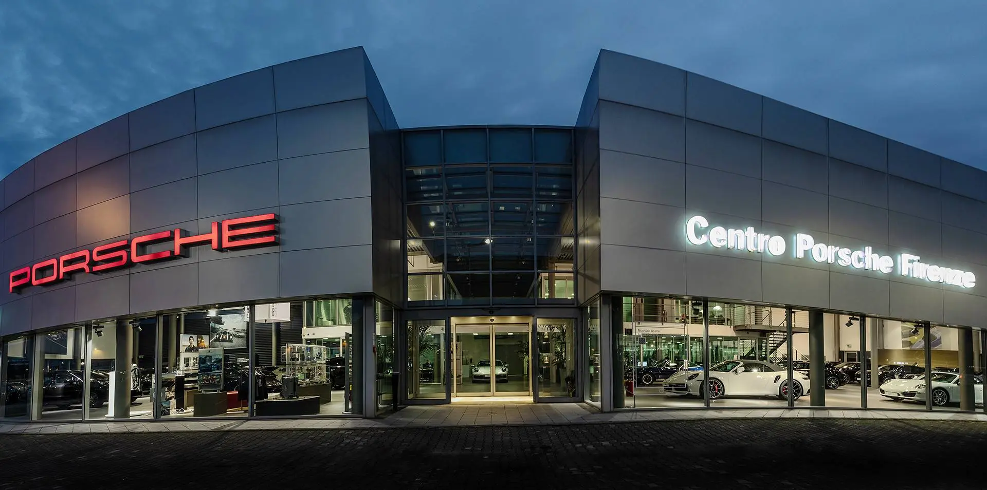L'ingresso del Centro Porsche Firenze