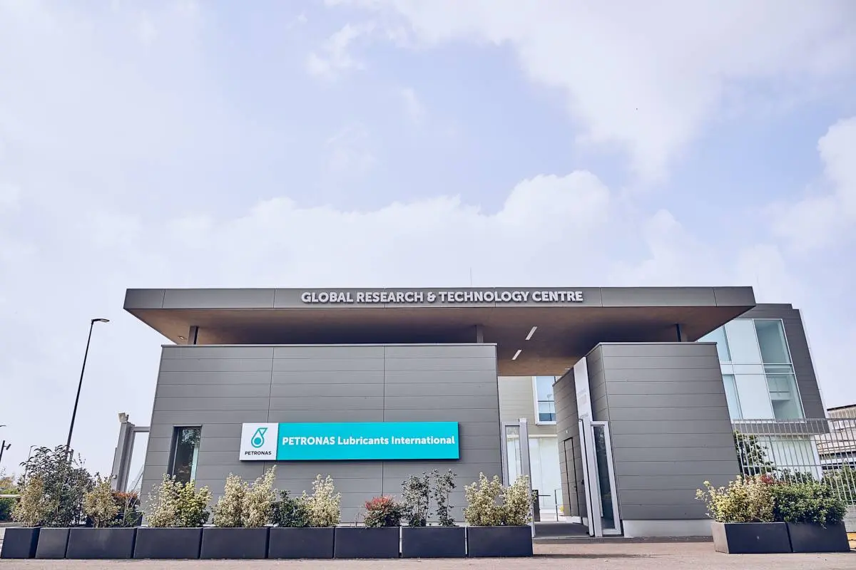 Petronas e DR Automobiles