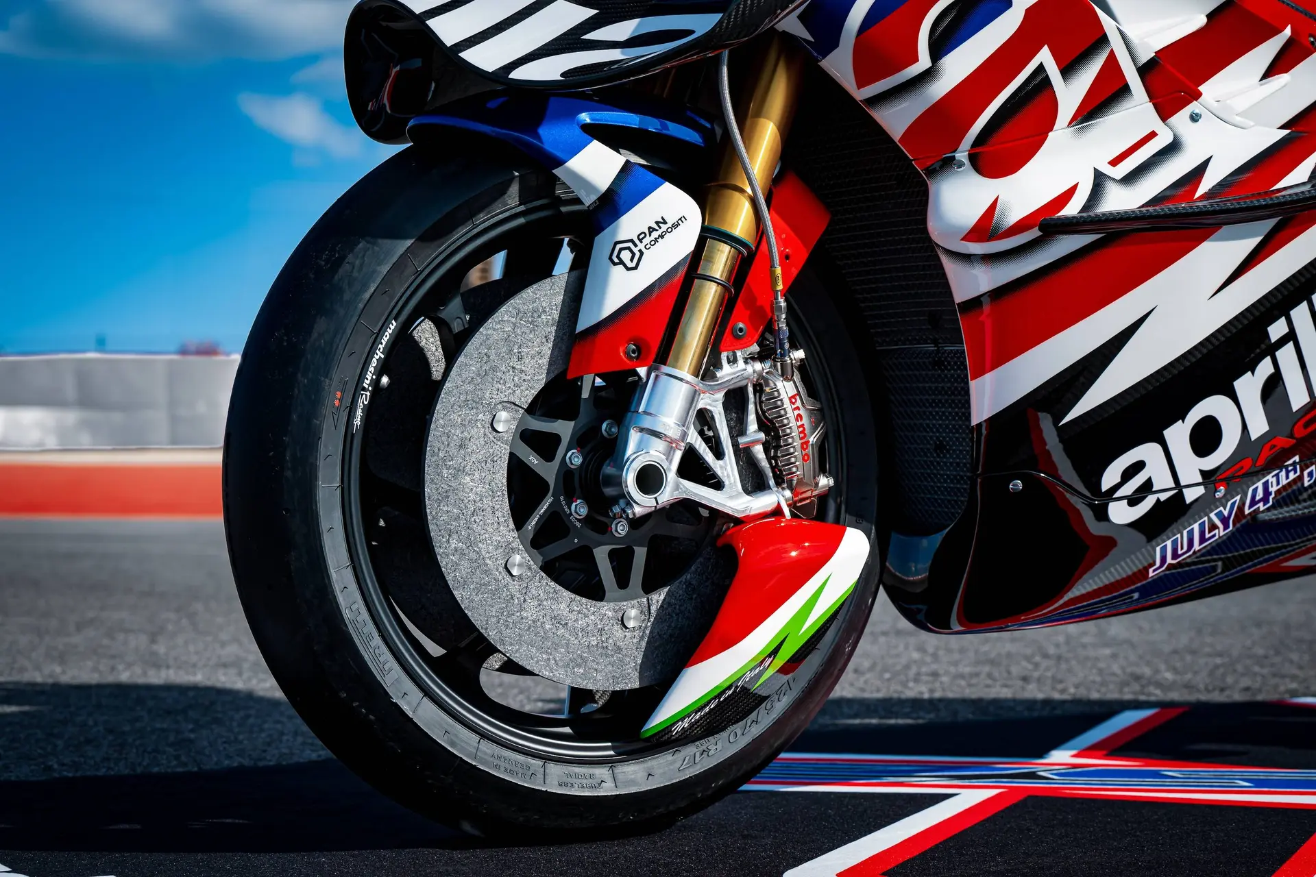 apriliaracing-apriliax250th-soldout03 carbon carbon