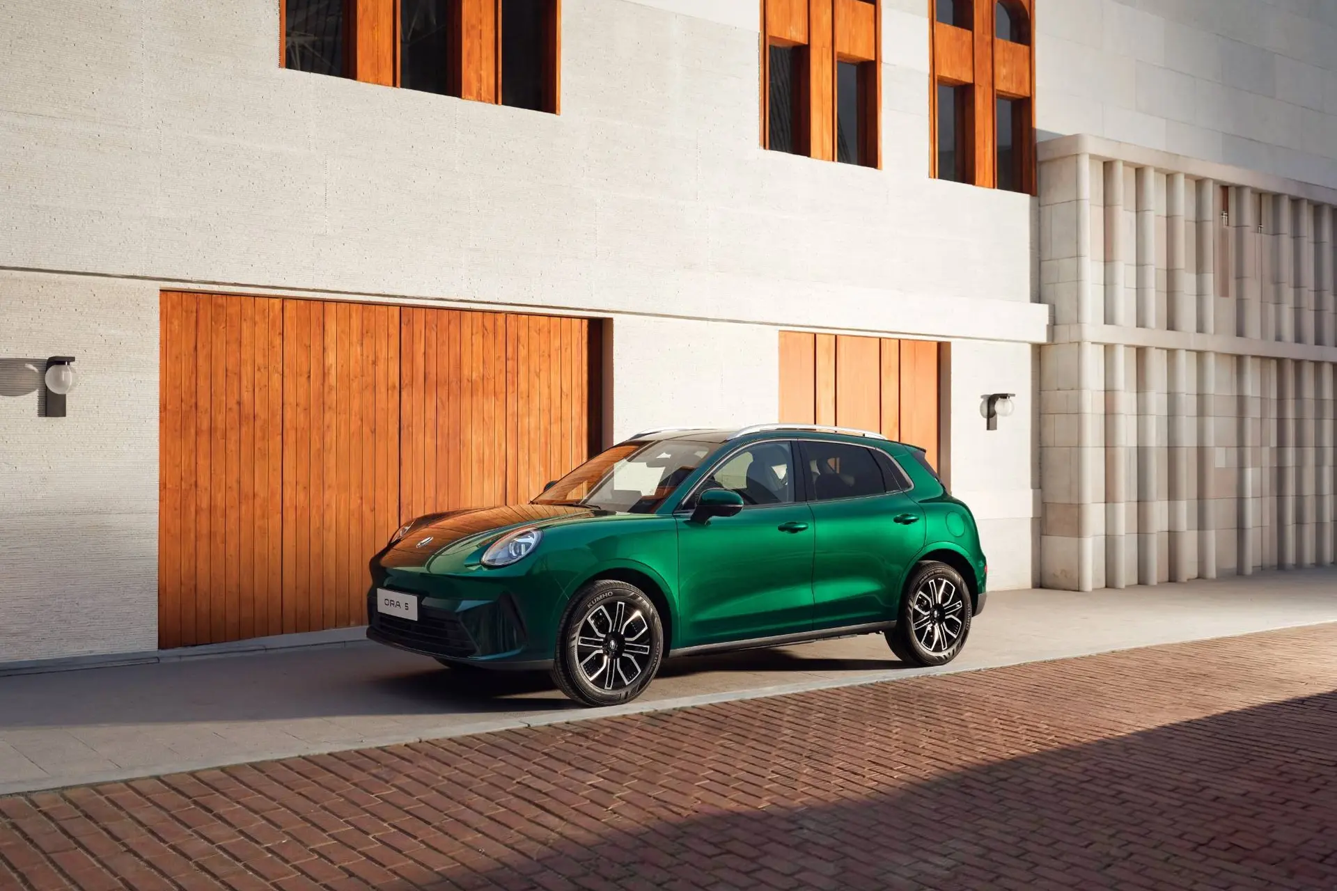 GWM ORA 5 frontale di colore verde