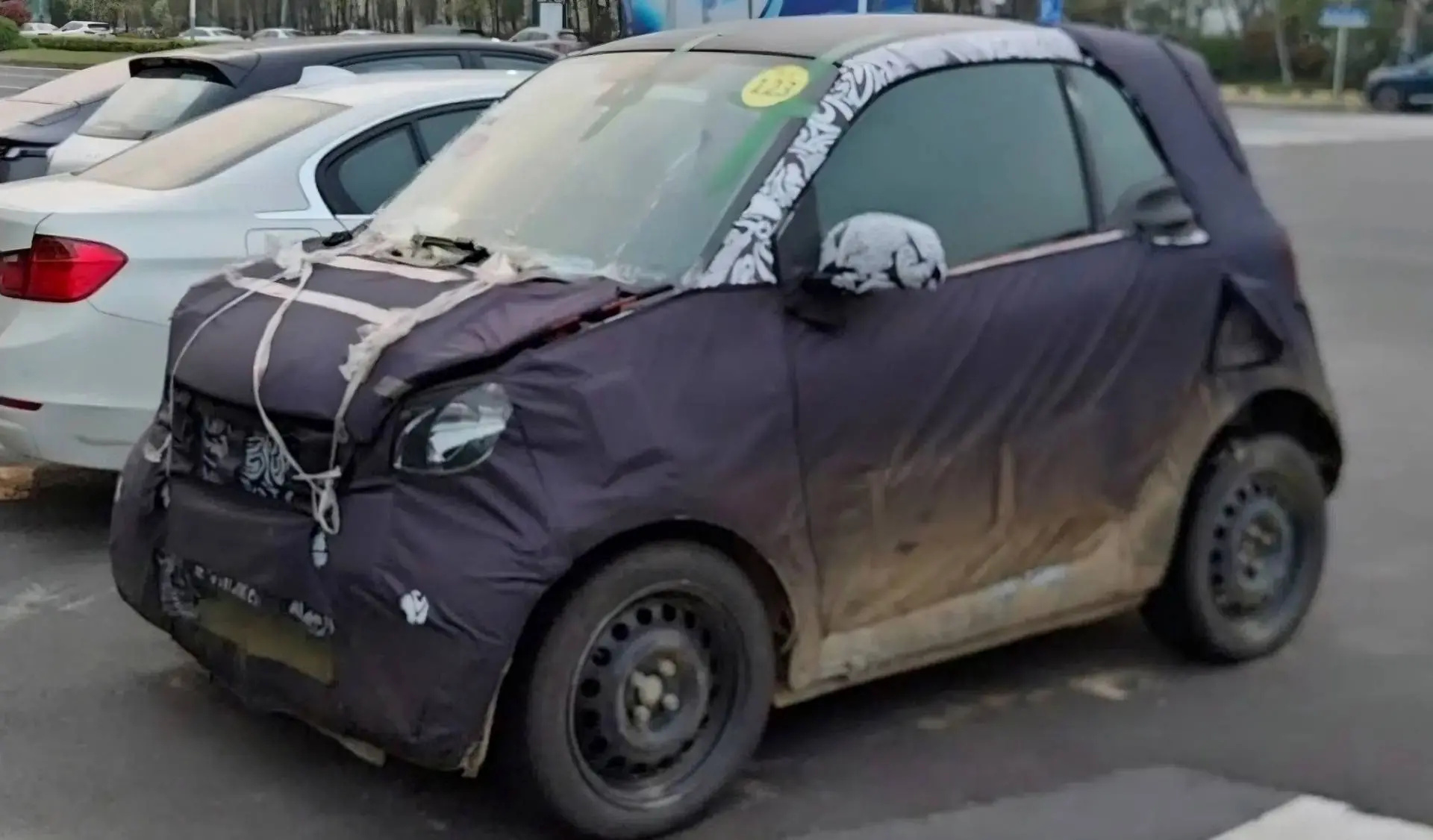 prototipo della smart #2, modello che arriverà in europa in versione elettrica con circa 250 km di autonomia