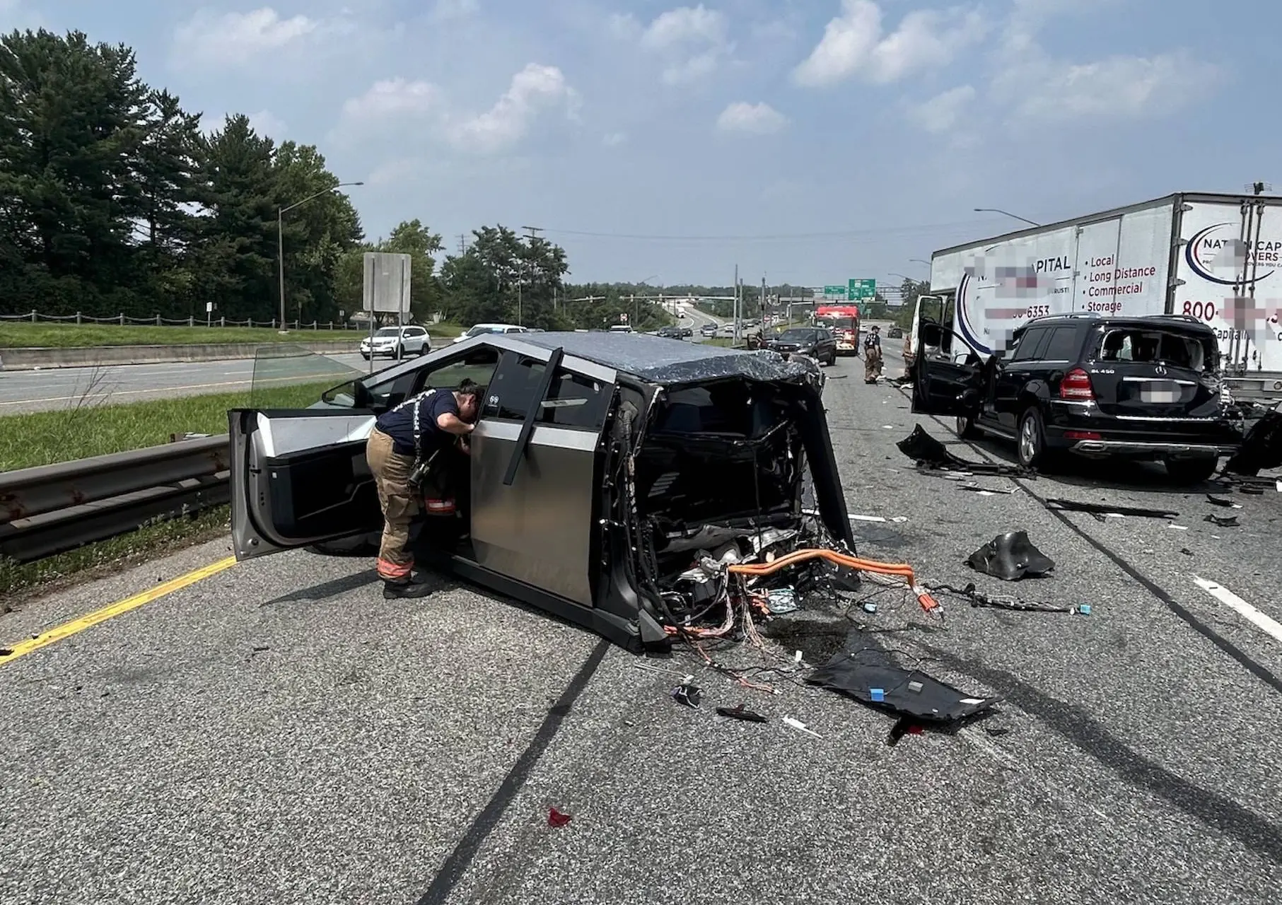 tesla-cybertruck-got-split-in-two-in-multi-car-pileup-273085_1