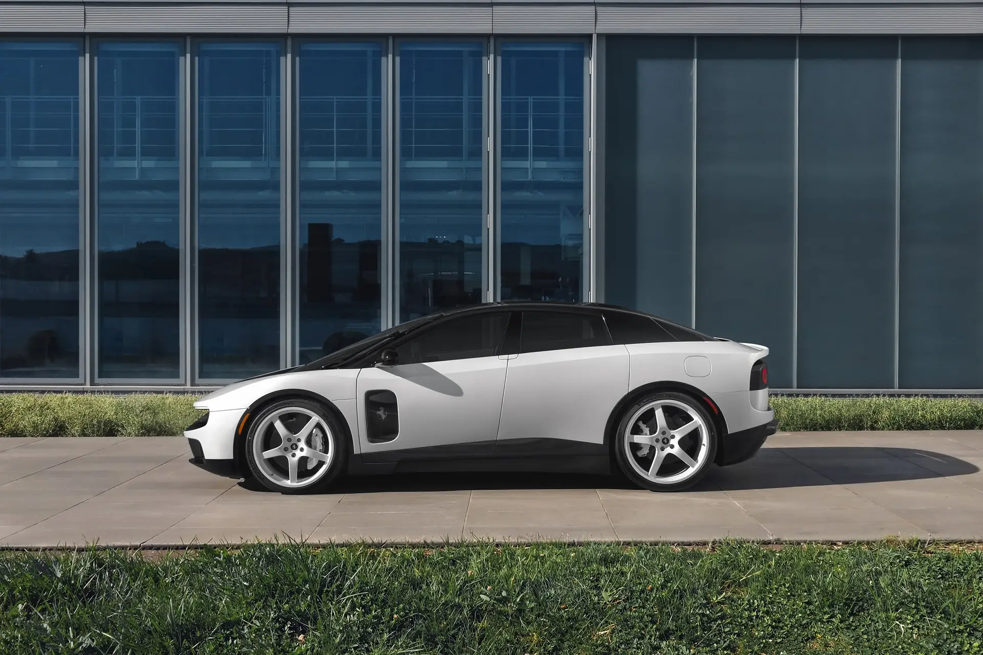 Ferrari Luce 2026 Tailor Made2