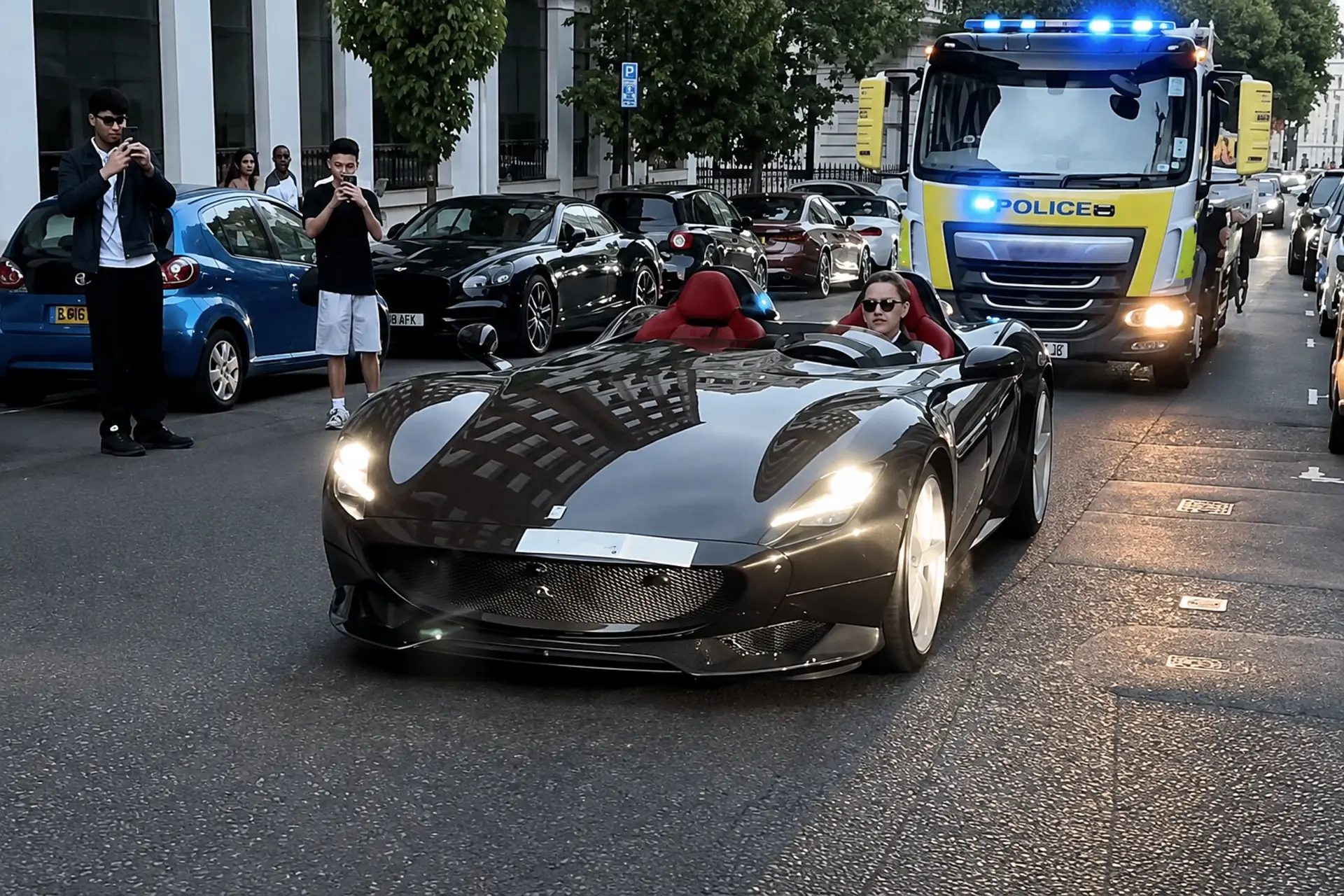 Ferrari Monza SP2 Londra confiscata