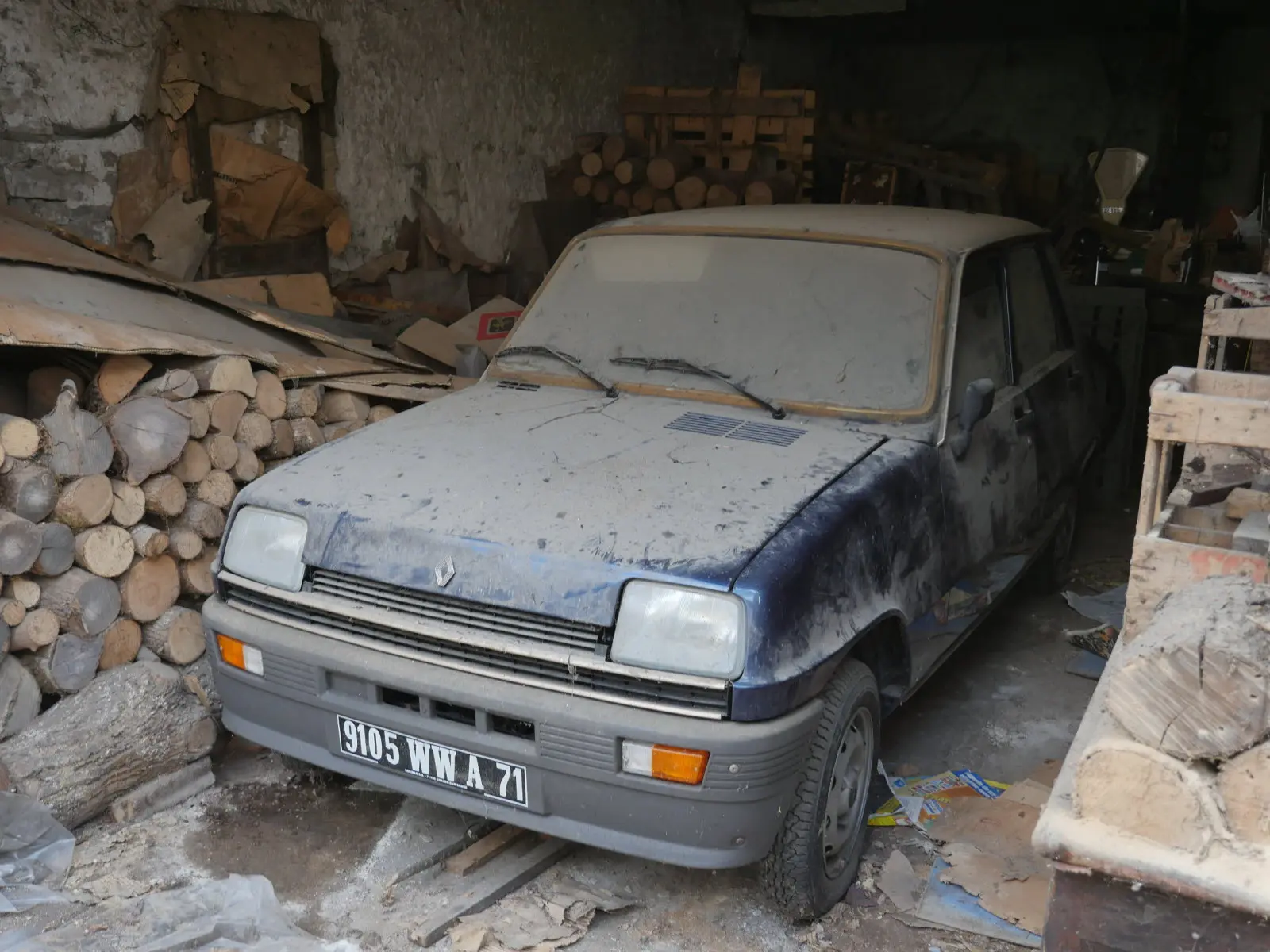 renault R5 abbandonata 1982