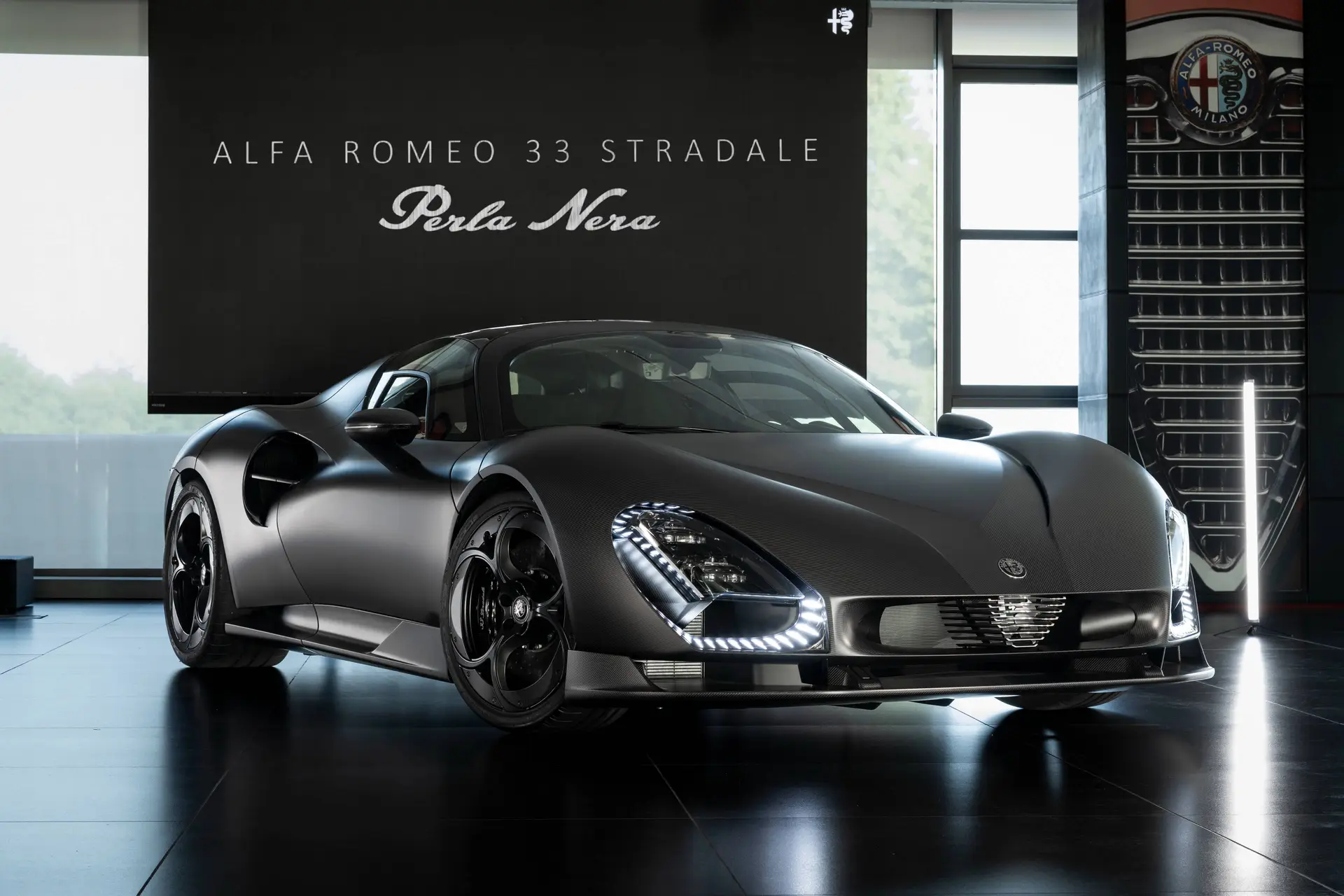 33-stradale-perla-nera (1)