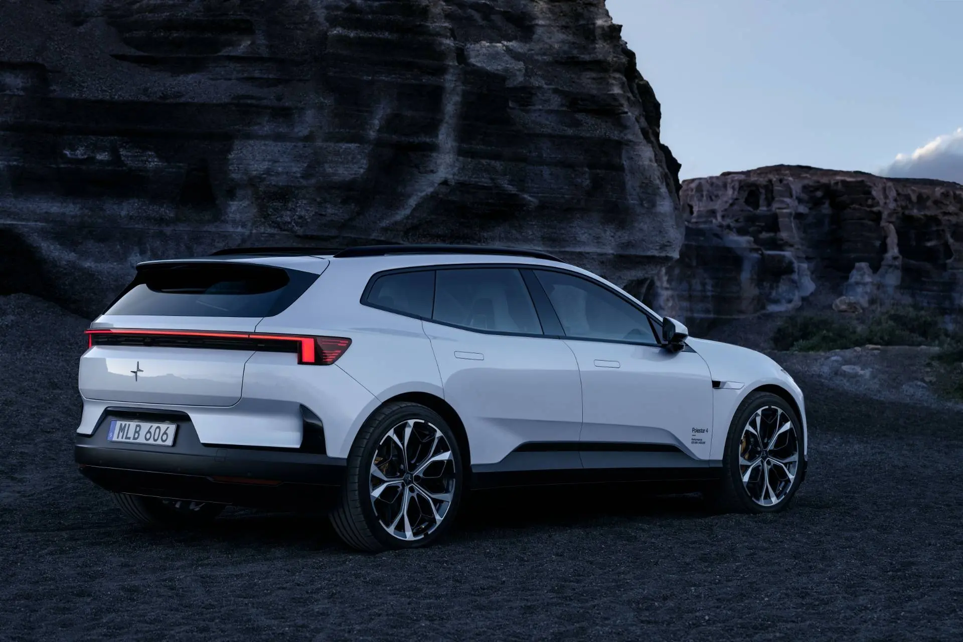 Polestar 4 SUV posteriore