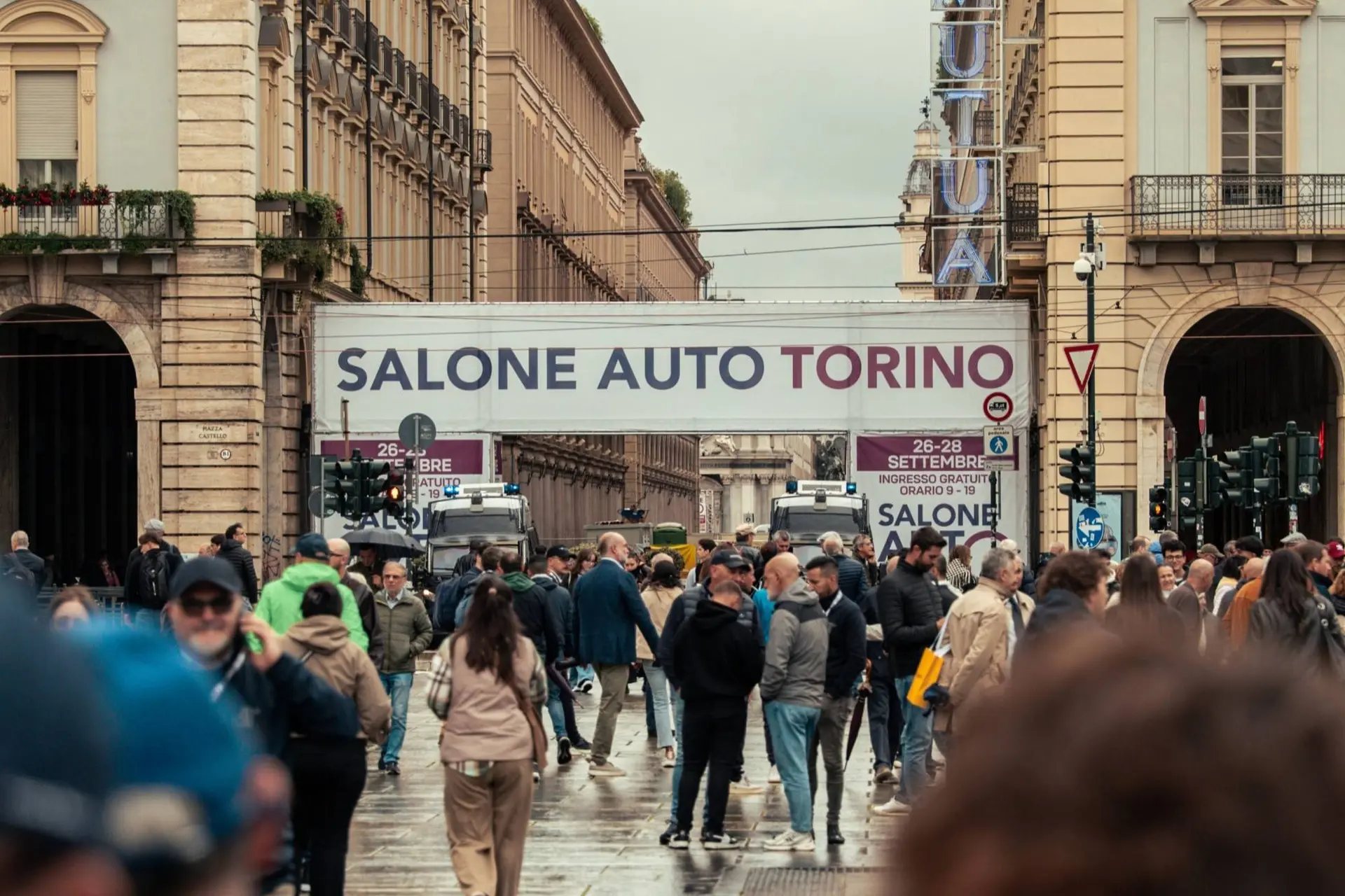 salone-auto-torino-insegna