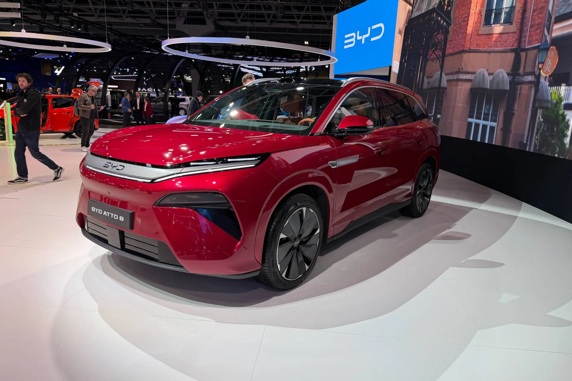 BYD Atto 8 frontale