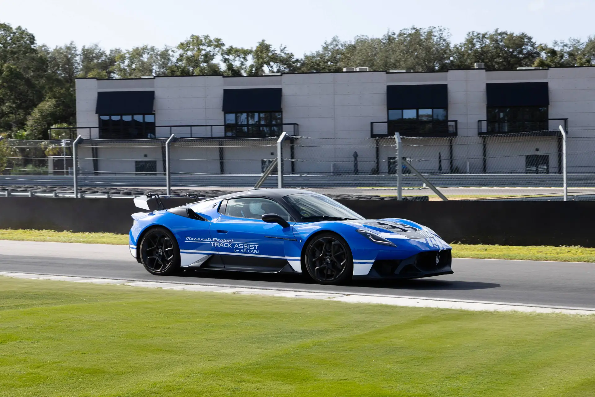 maserati-corse-presenta-l-innovativa-tecnologia-maserati-project-track-assist-by-as-car-i-al-motorsports-club-of-clubs-2026-a-tampa-in-florida