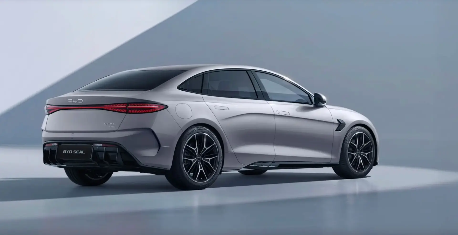 BYD verslaat Tesla opnieuw: EV-troon wankelt zichtbaar