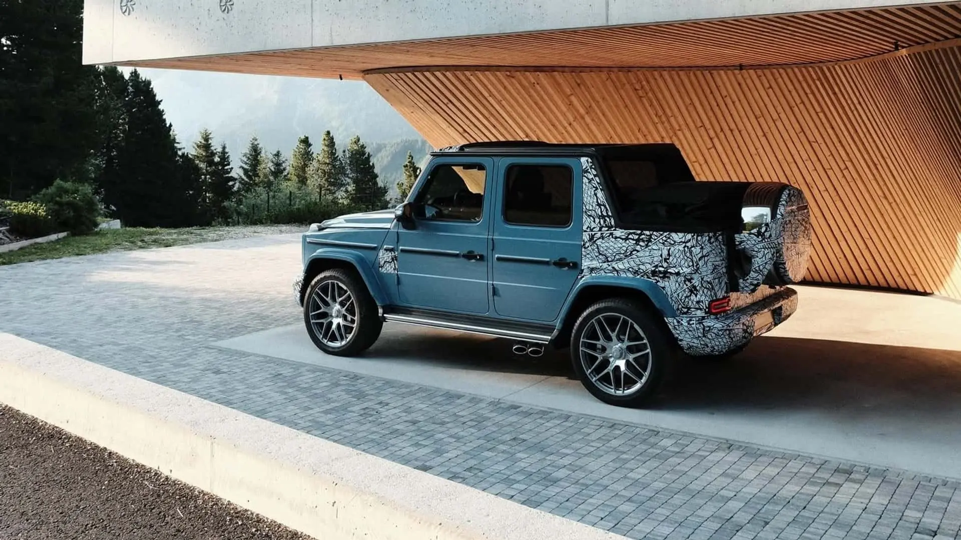2027-mercedes-amg-g63-cabriolet-partially-camouflaged-prototype