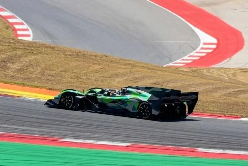 GESPOT: Nieuwe Aston Martin eenzitter gemaakt voor één hyperrijke klant