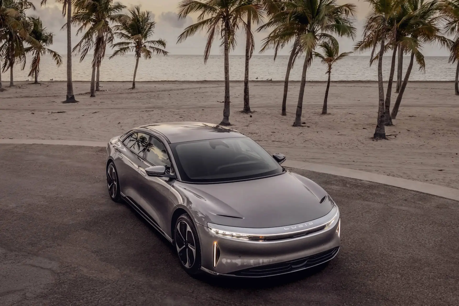 lucid-air-desktop-01-hero_2x