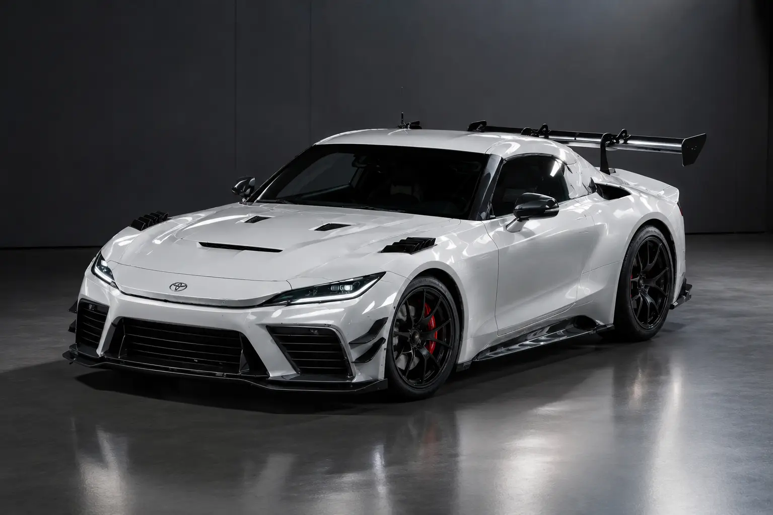 Toyota GR GT jaagt op Porsche 911 GT3 RS