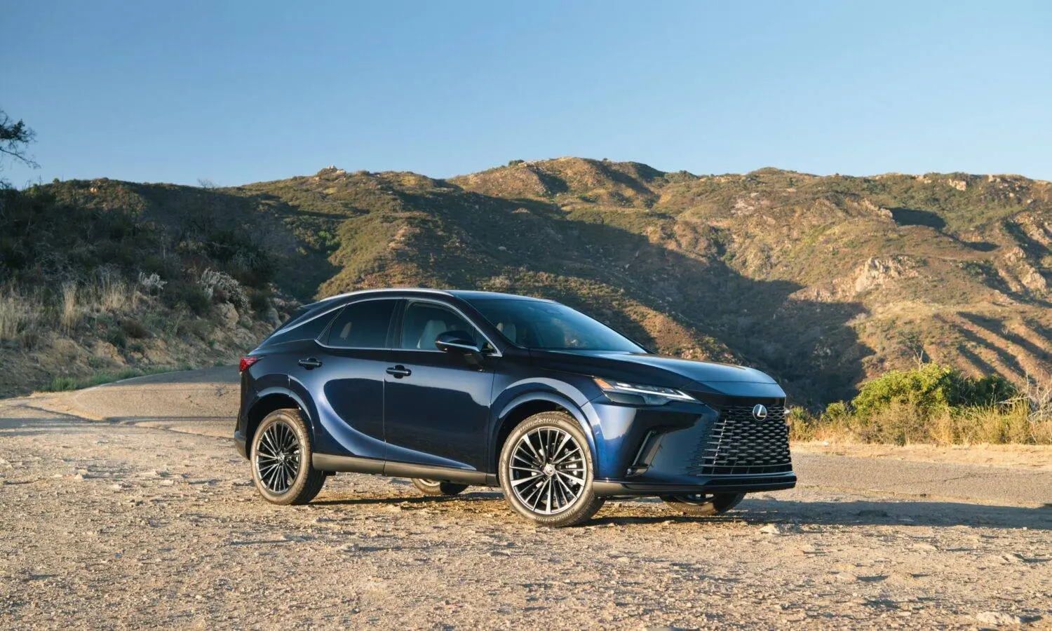 Lexus RX onthuld: zes uitvoeringen en 366 pk hybride