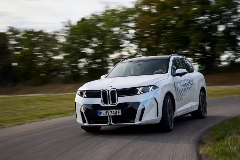 BMW blijft in waterstof geloven: iX5 Hydrogen rijdt nu proef op openbare weg