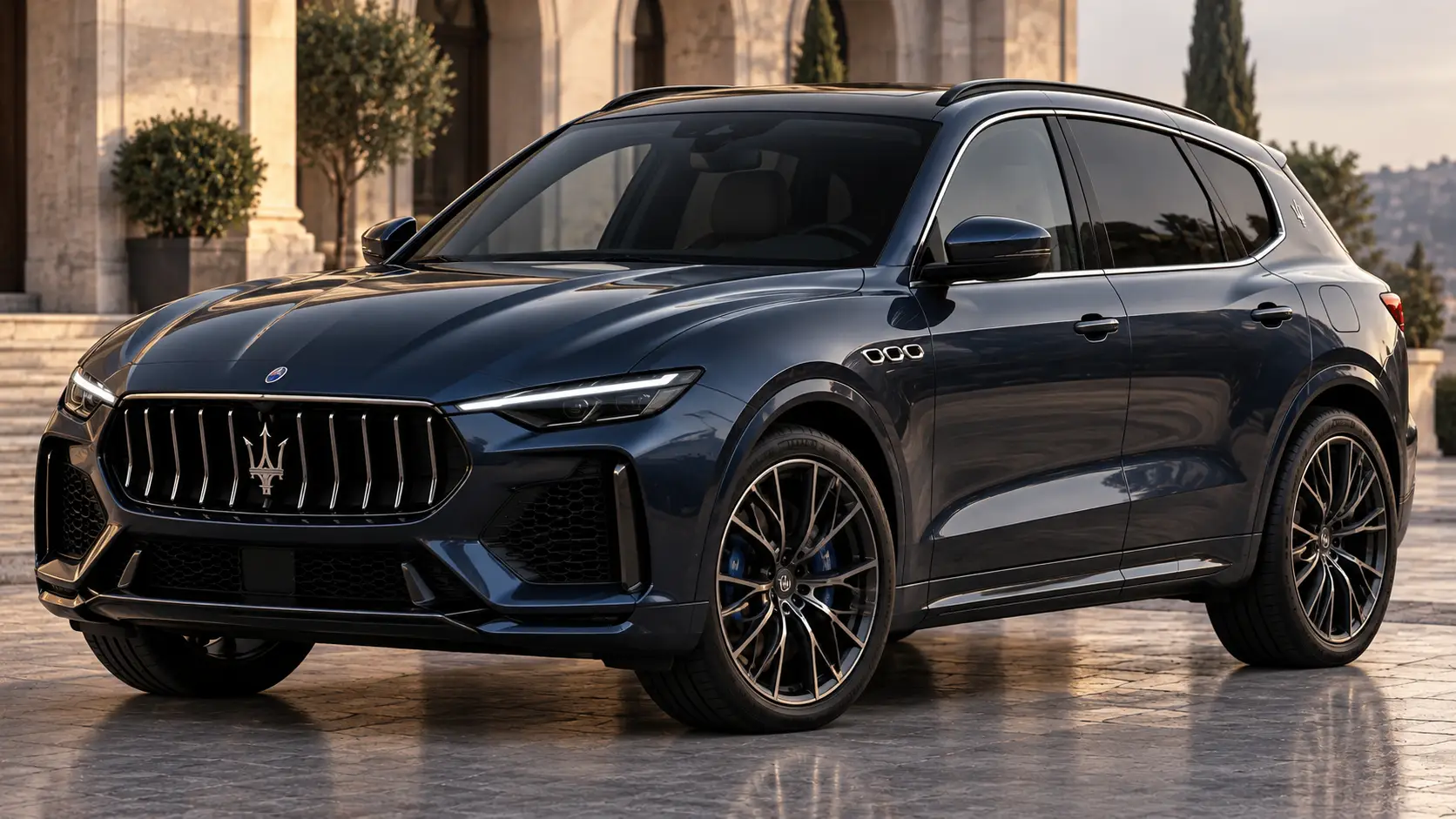 Donkerblauwe Maserati SUV bij landhuis