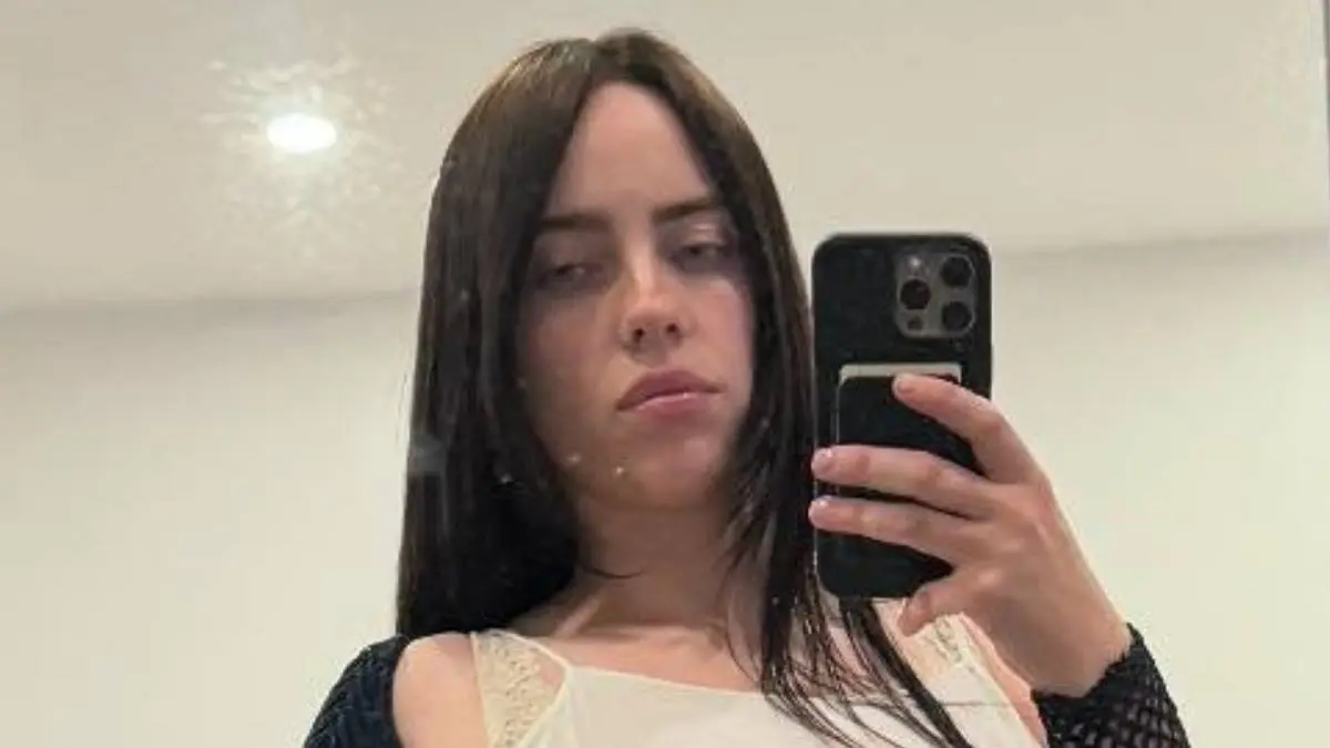 Billie Eilish verbaast fans met zeldzaam pikant kiekje (Beeld)
