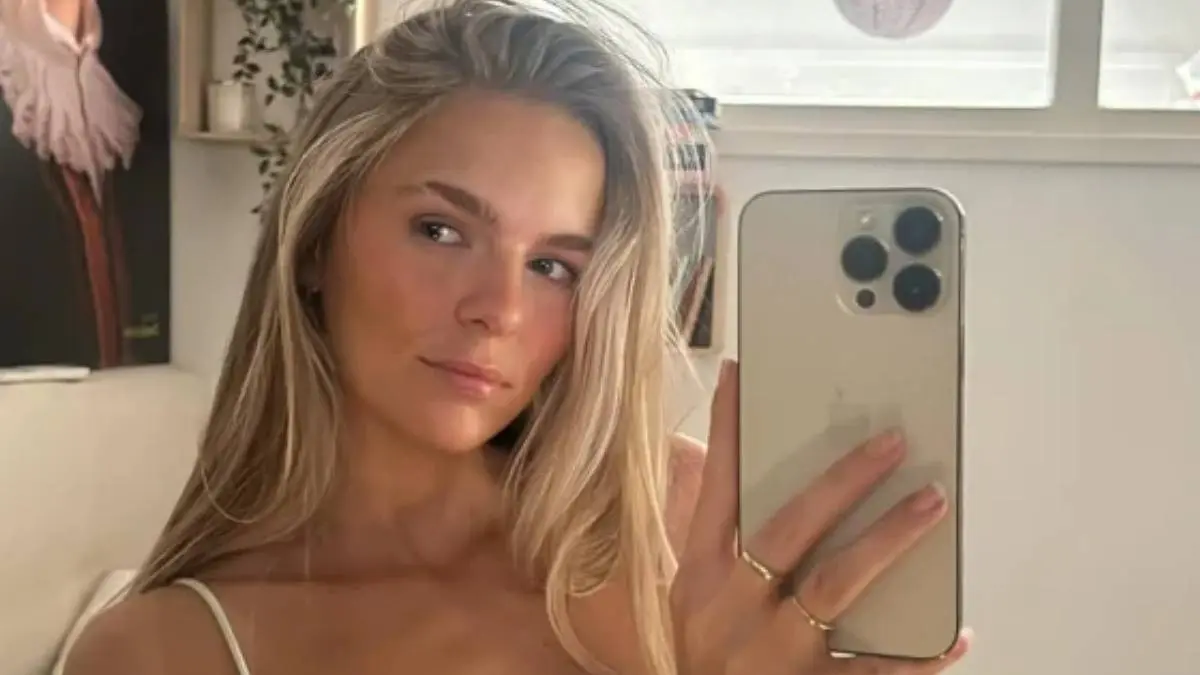 Lies Zhara heeft iets te lang in de zon gelegen: laat tanlines zien in een pikante video! (Beeld)