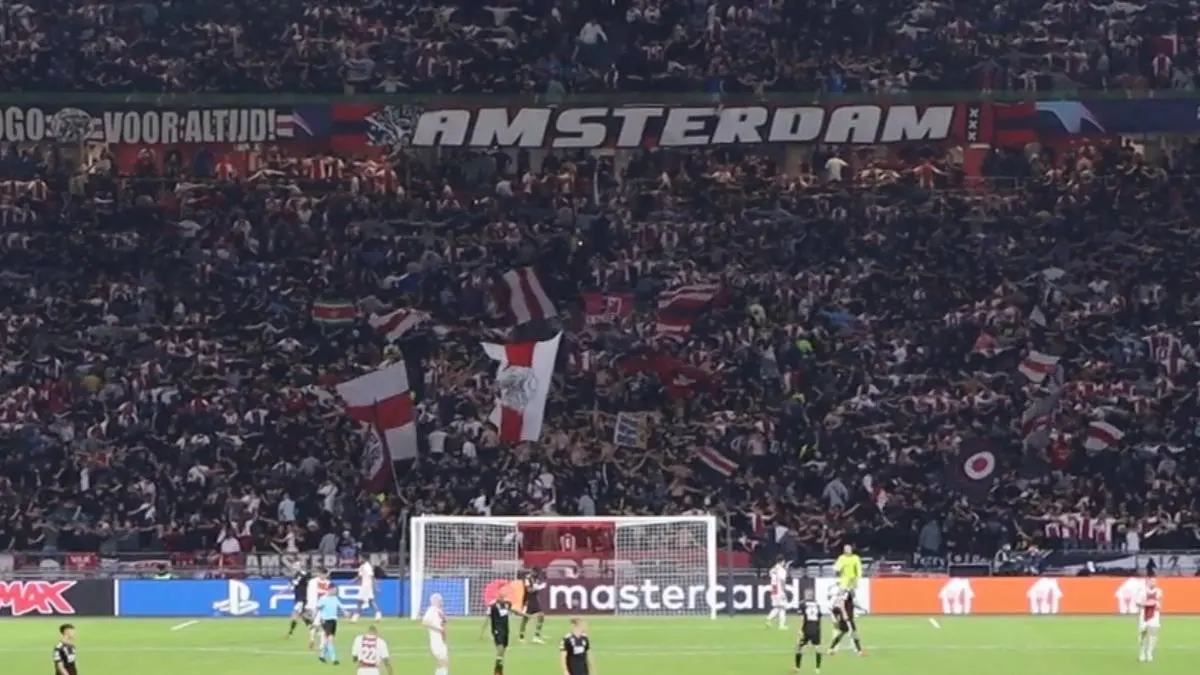 Feyenoord jeugdspeler verschijnt in vak Ajax harde kern, Ophef ontstaat, Club reageert en legt uit!