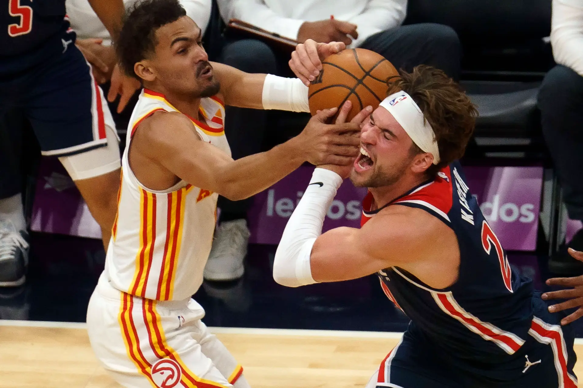Trae Young juega a dos bandas: "quiere" ganar un anillo con los Hawks y se deja querer por Victor Wembanyama y los Spurs