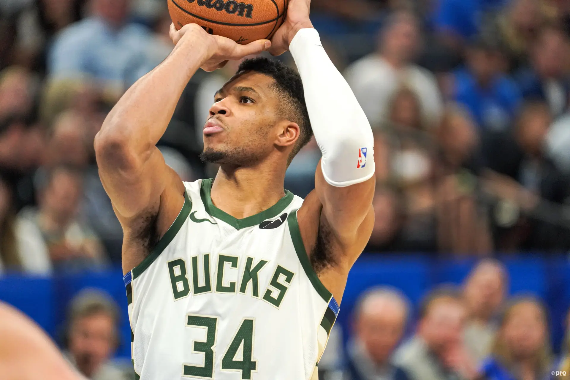 Giannis Antetokounmpo elogia a Adam Silver tras su renovación como Comisionado de la NBA: "Siempre está para nosotros"