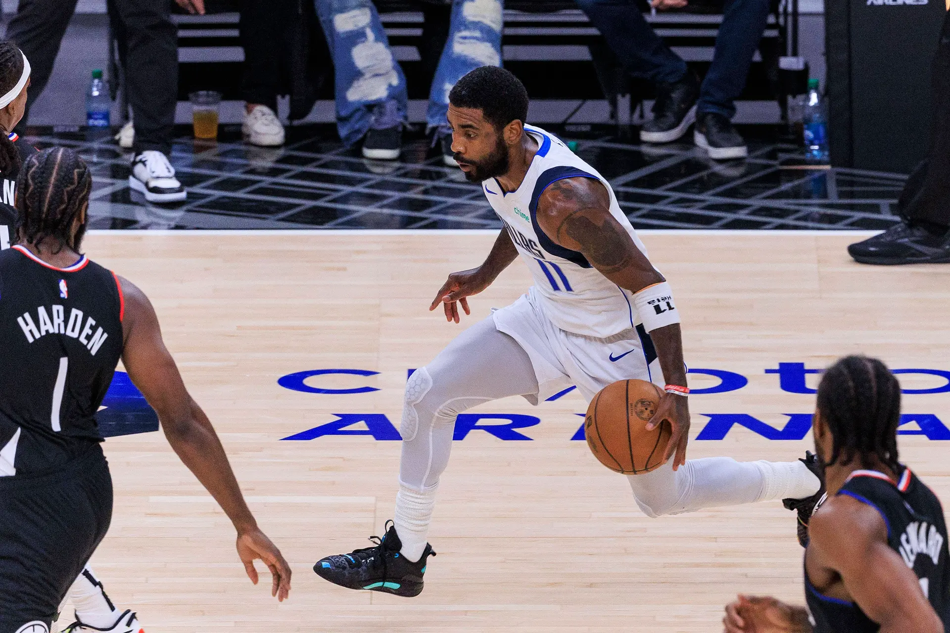 Kyrie Irving gana un partidazo entre Dallas Mavericks y Denver Nuggets en el último suspiro con un tiro imposible sobre Nikola Jokic!